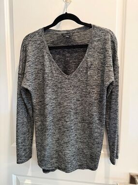 Rock & Republic Charcoal Heather V-Neck Top Tee